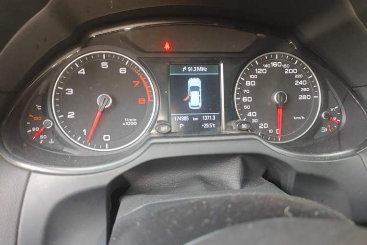 Used Audi Q5 2013 40 TFSI Comfort Edition Instrument Cluster