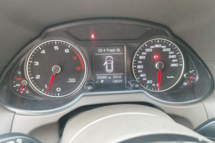 Used Audi Q5 2013 40 TFSI Technology Edition Instrument Cluster