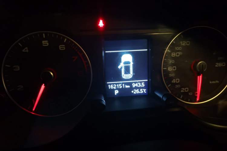 Used Audi Q5 2013 40 TFSI Ambition Instrument Cluster