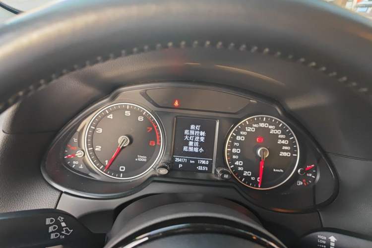 Used Audi Q5 2013 40 TFSI Comfort Edition Instrument Cluster