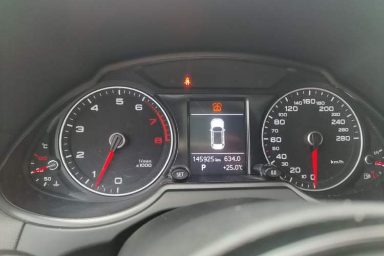 Used Audi Q5 2013 40 TFSI Ambition Instrument Cluster