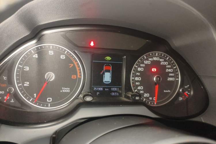 Used Audi Q5 2013 40 TFSI Comfort Edition Instrument Cluster