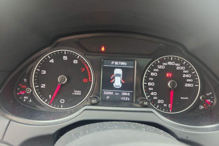 Used Audi Q5 2013 40 TFSI Comfort Edition Instrument Cluster