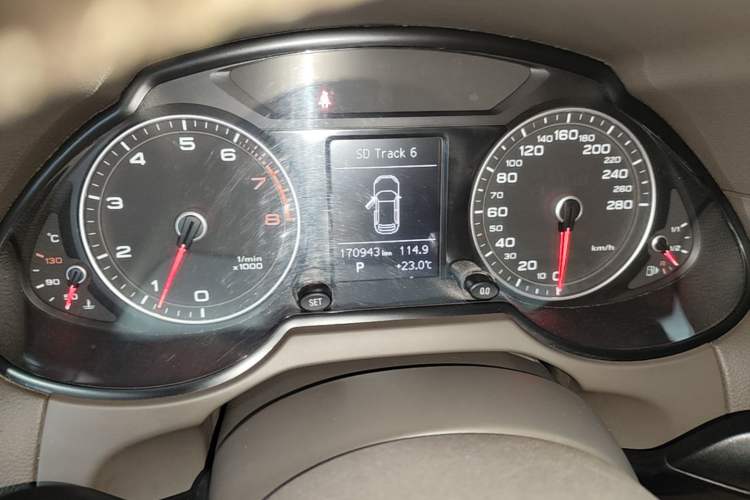 Used Audi Q5 2013 40 TFSI Technology Edition Instrument Cluster