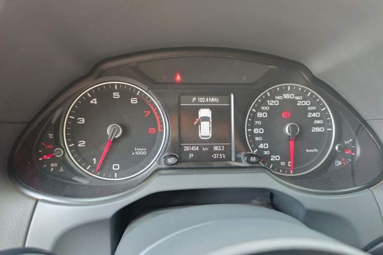 Used Audi Q5 2013 40 TFSI Comfort Edition Instrument Cluster