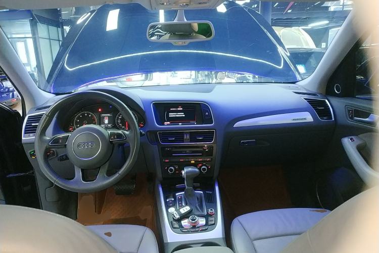 Used Audi Q5 2013 45 TFSI quattro Sport Edition Interior 2