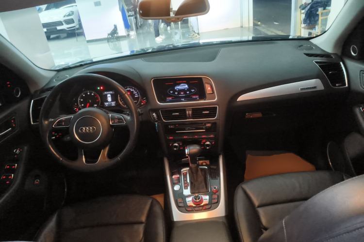 Used Audi Q5 2013 45 TFSI quattro Sport Edition Interior 2