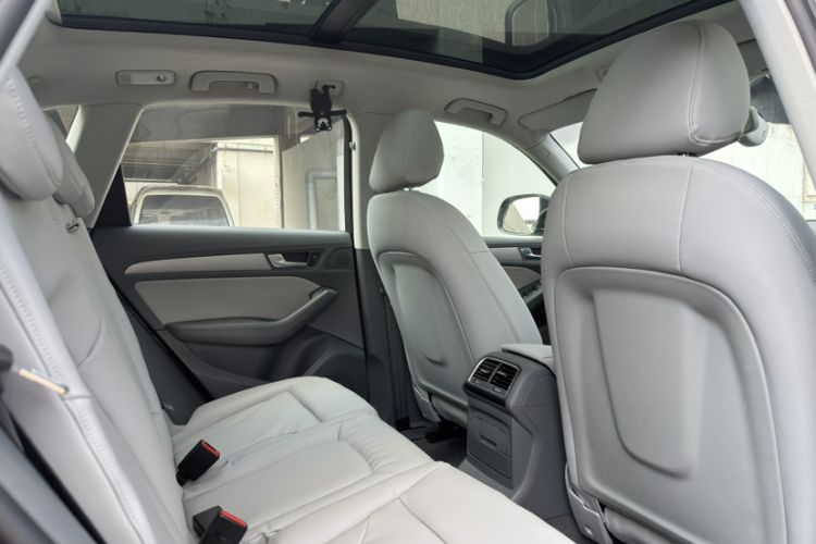 Used Audi Q5 2013 40 TFSI Ambition Interior 2