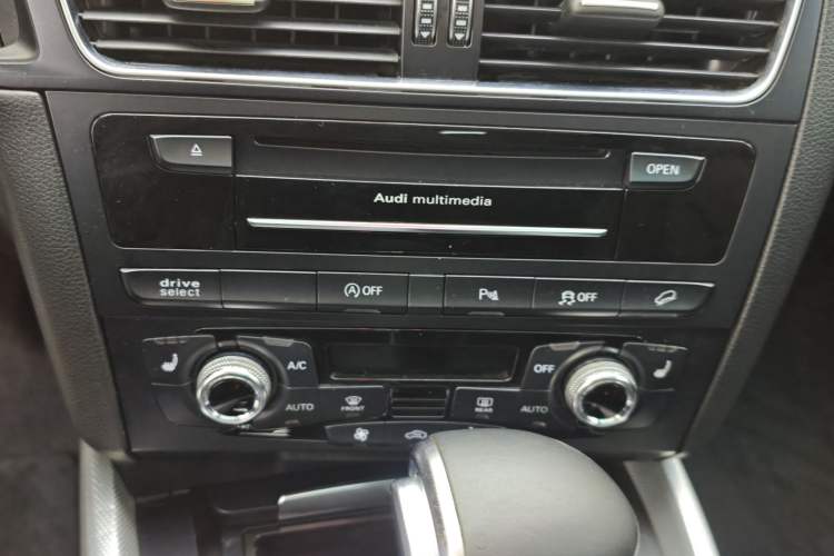 Used Audi Q5 2013 45 TFSI quattro Sport Edition Interior 2
