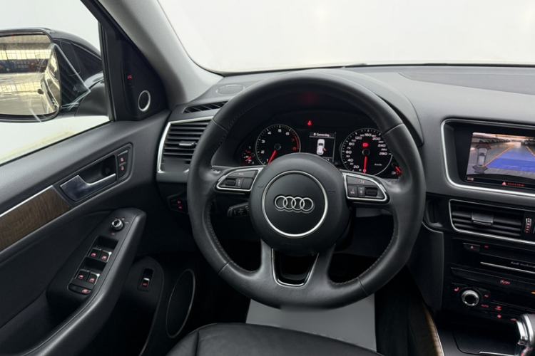 Used Audi Q5 2013 40 TFSI Comfort Edition Interior 3