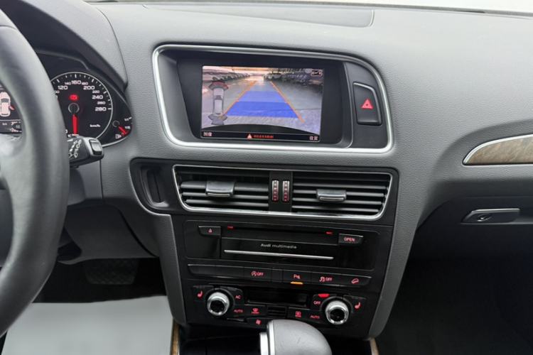 Used Audi Q5 2013 40 TFSI Comfort Edition Interior 4