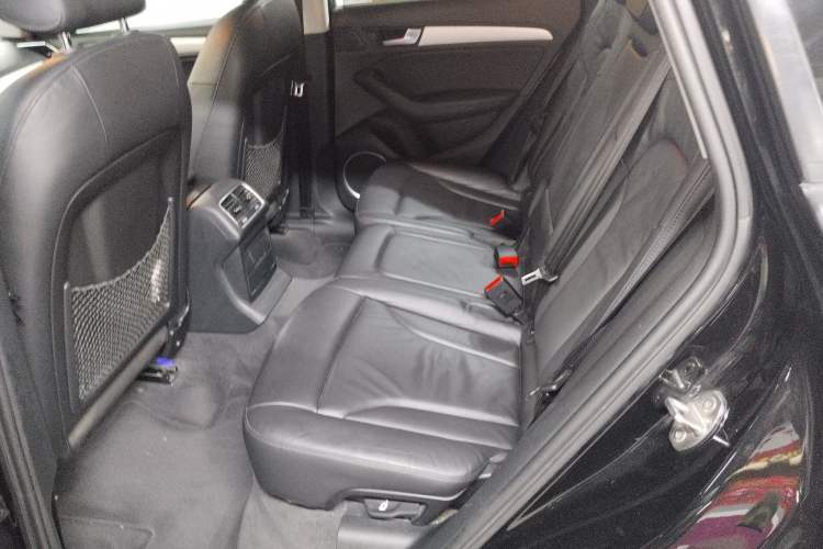 Used Audi Q5 2013 45 TFSI quattro Sport Edition Interior 4