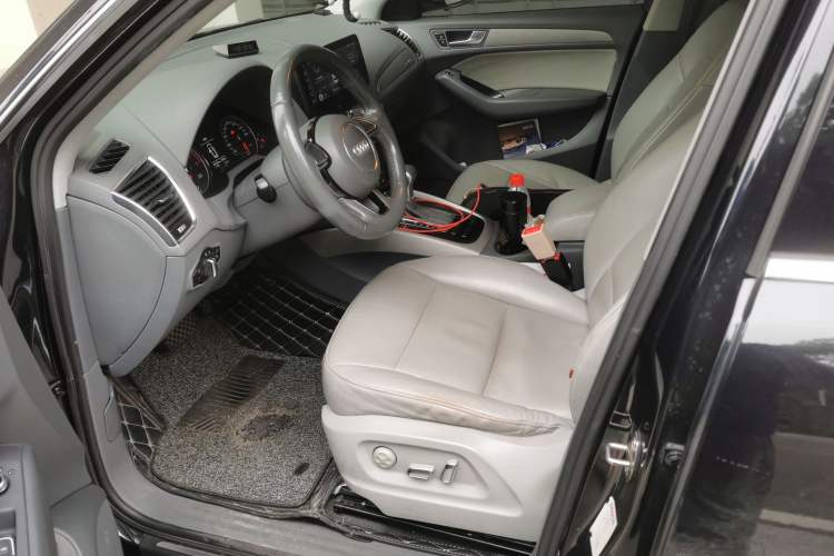 Used Audi Q5 2013 40 TFSI Ambition Left Front Seat