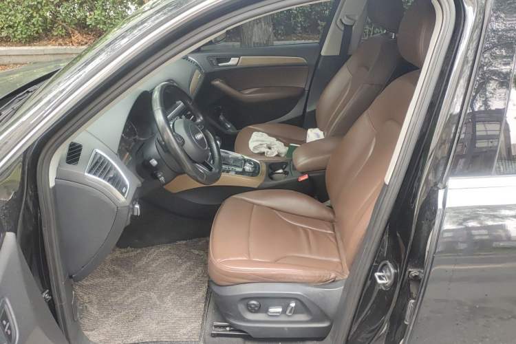 Used Audi Q5 2013 45 TFSI quattro off-road version Left Front Seat