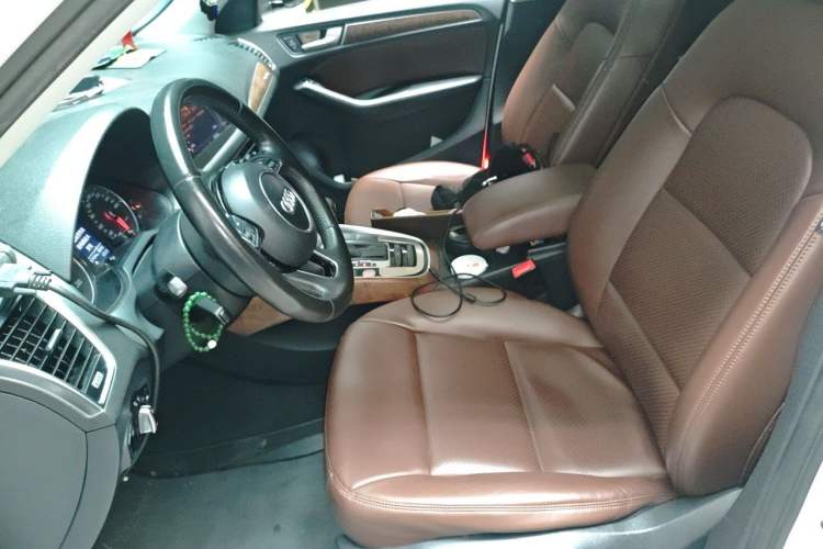 Used Audi Q5 2013 40 TFSI Ambition Left Front Seat