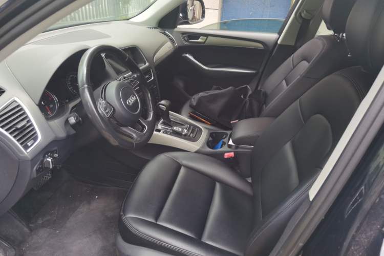 Used Audi Q5 2013 40 TFSI Ambition Left Front Seat