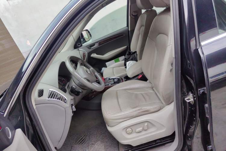 Used Audi Q5 2013 40 TFSI Technology Edition Left Front Seat