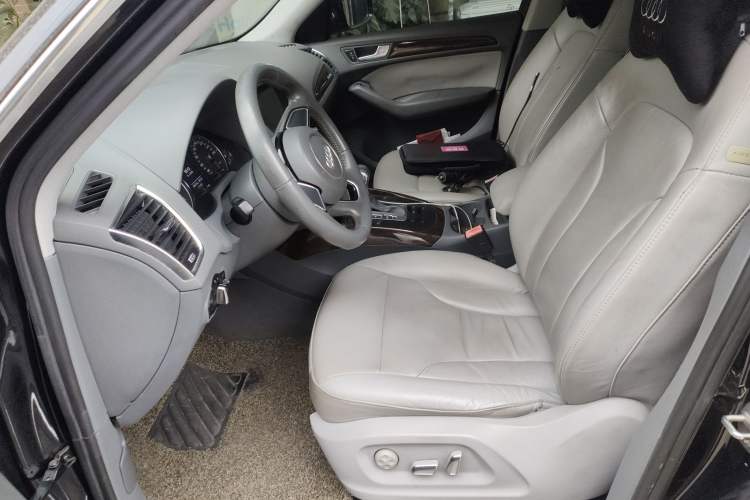 Used Audi Q5 2013 40 TFSI Ambition Left Front Seat