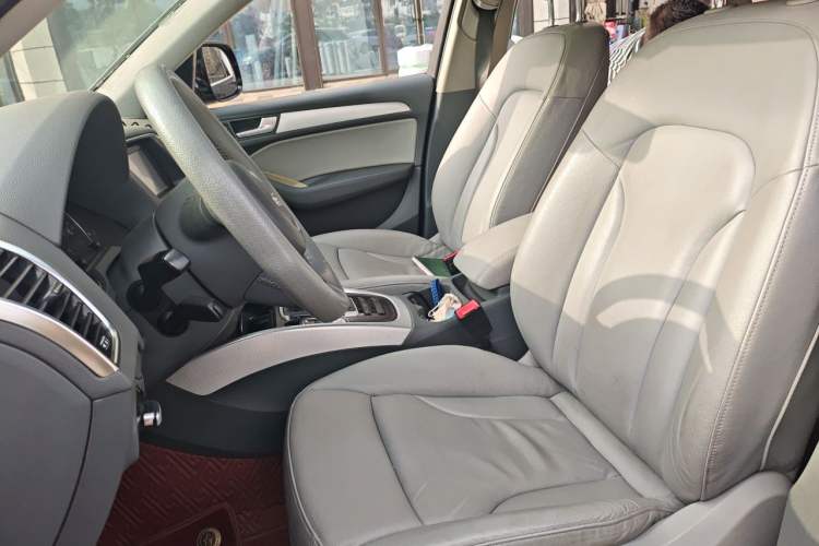 Used Audi Q5 2013 40 TFSI Technology Edition Left Front Seat