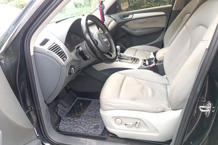 Used Audi Q5 2013 40 TFSI Technology Edition Left Front Seat
