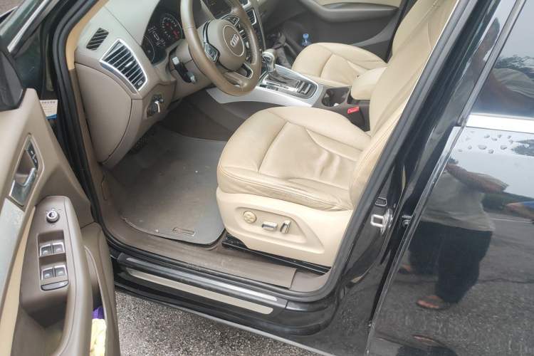 Used Audi Q5 2013 40 TFSI Technology Edition Left Front Seat