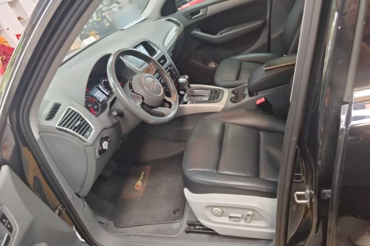Used Audi Q5 2013 40 TFSI Ambition Left Front Seat