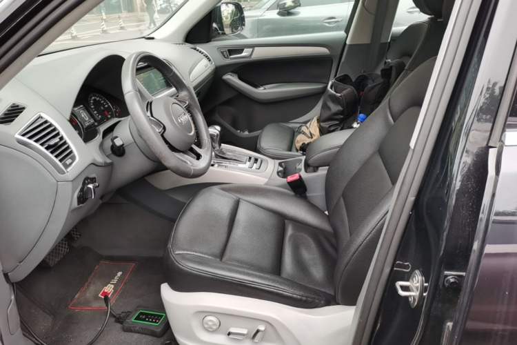 Used Audi Q5 2013 40 TFSI Ambition Left Front Seat