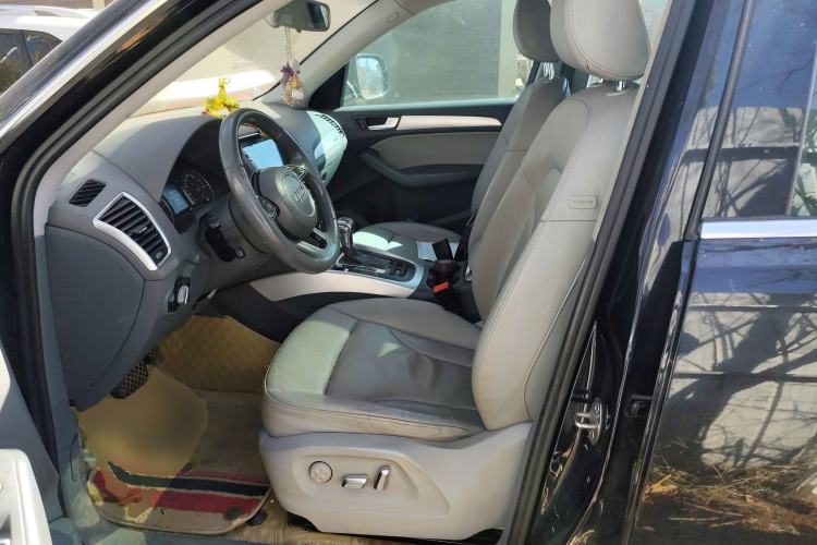Used Audi Q5 2013 40 TFSI Technology Edition Left Front Seat