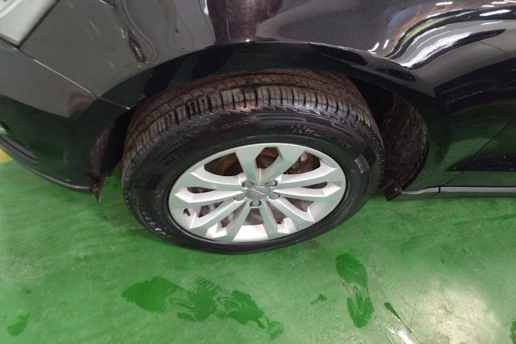 Used Audi Q5 2013 40 TFSI Technology Edition Left Front Wheel Hub