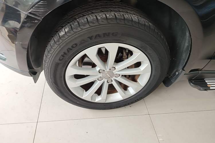 Used Audi Q5 2013 40 TFSI Technology Edition Left Front Wheel Hub