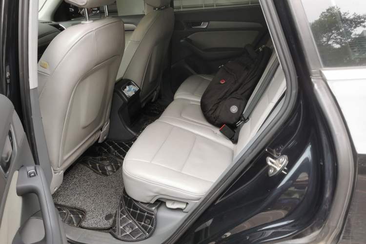 Used Audi Q5 2013 40 TFSI Ambition Left Rear Seat