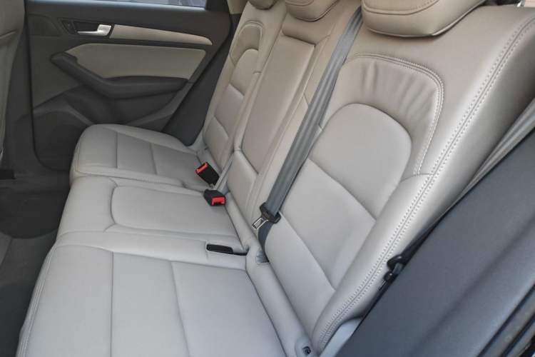 Used Audi Q5 2013 40 TFSI Ambition Left Rear Seat