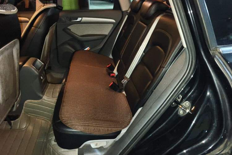 Used Audi Q5 2013 40 TFSI Ambition Left Rear Seat
