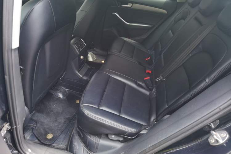Used Audi Q5 2013 40 TFSI Ambition Left Rear Seat