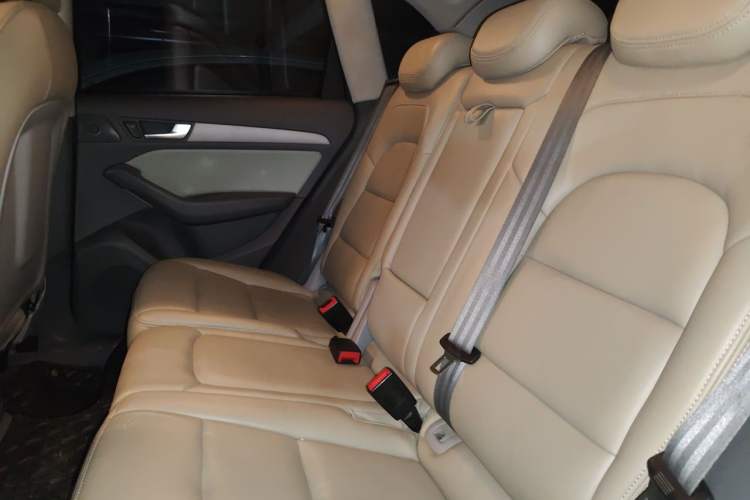 Used Audi Q5 2013 40 TFSI Ambition Left Rear Seat