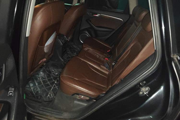 Used Audi Q5 2013 40 TFSI Ambition Left Rear Seat