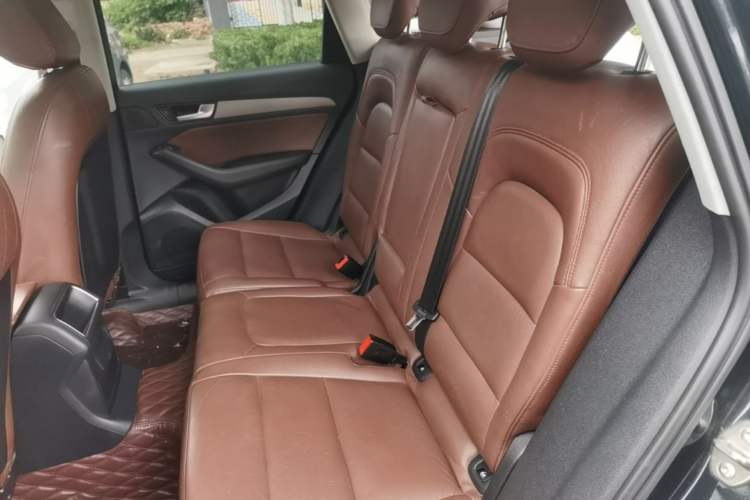 Used Audi Q5 2013 40 TFSI Ambition Left Rear Seat