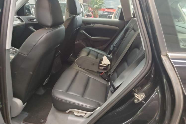 Used Audi Q5 2013 40 TFSI Ambition Left Rear Seat
