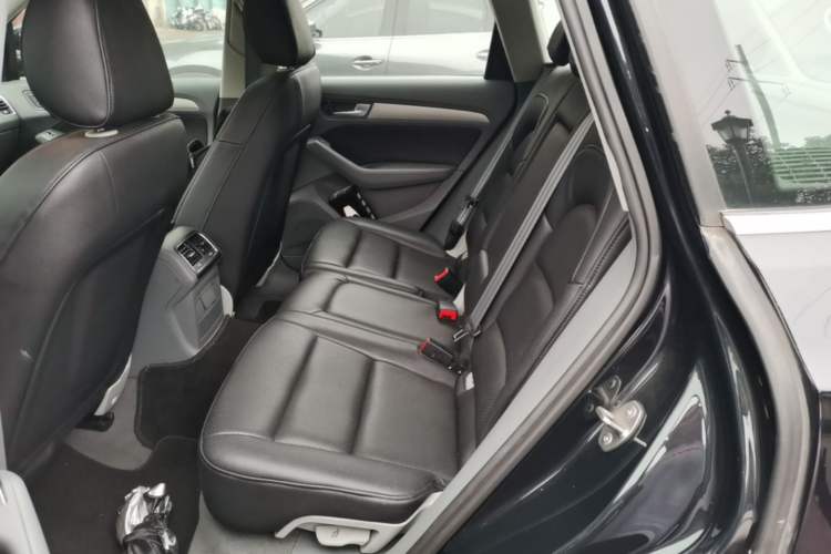 Used Audi Q5 2013 40 TFSI Ambition Left Rear Seat