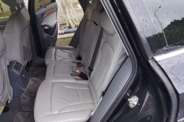 Used Audi Q5 2013 45 TFSI quattro off-road version Left Rear Seat