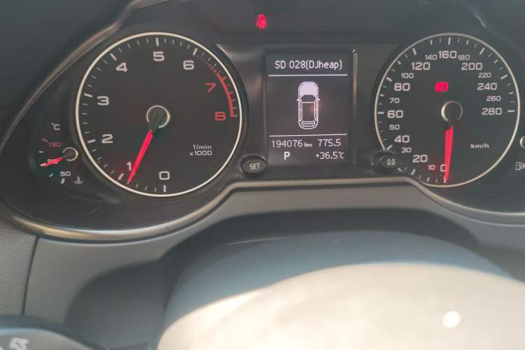Used Audi Q5 2013 40 TFSI Technology Edition Odometer Close Up