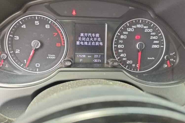 Used Audi Q5 2013 45 TFSI quattro Sport Edition Odometer Close Up