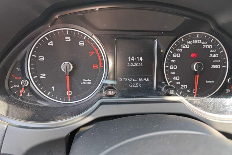 Used Audi Q5 2013 40 TFSI Technology Edition Odometer Close Up