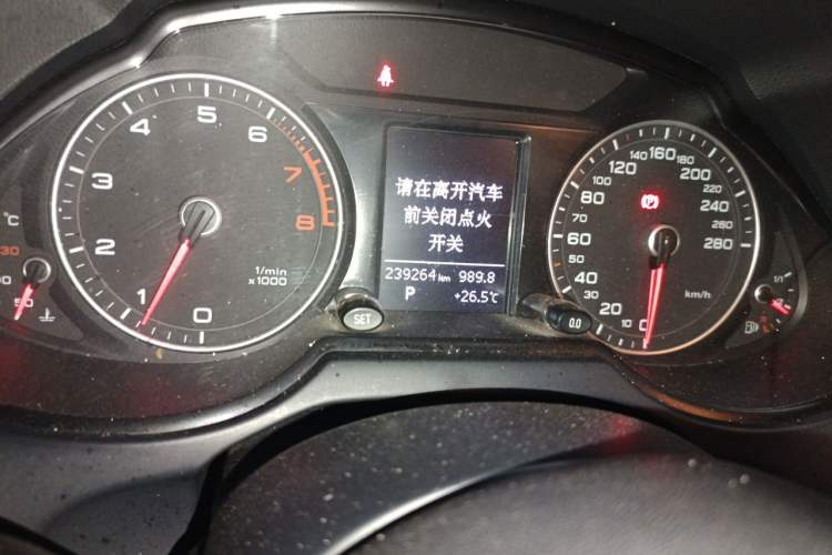 Used Audi Q5 2013 40 TFSI Technology Edition Odometer Close Up