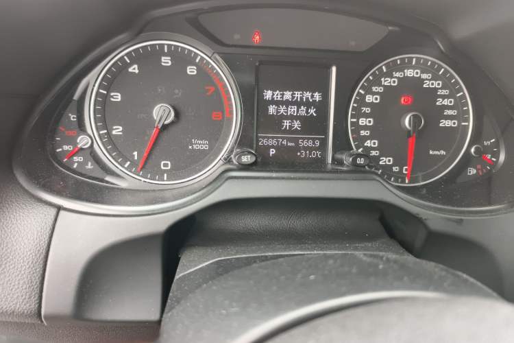 Used Audi Q5 2013 40 TFSI Technology Edition Odometer Close Up