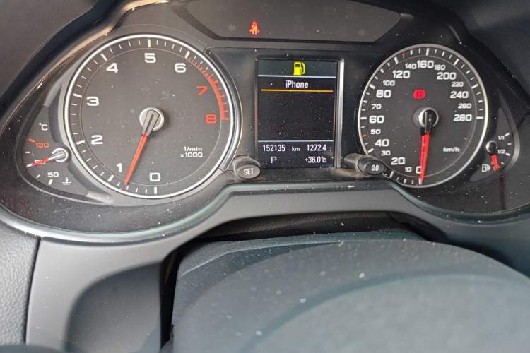 Used Audi Q5 2013 40 TFSI Comfort Edition Odometer Close Up