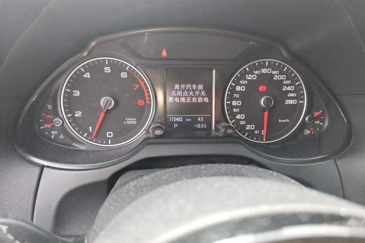 Used Audi Q5 2013 45 TFSI quattro Sport Edition Odometer Close Up