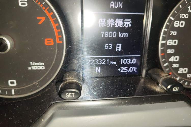 Used Audi Q5 2013 40 TFSI Ambition Odometer Close Up