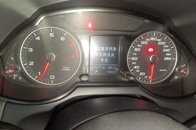 Used Audi Q5 2013 40 TFSI Technology Edition Odometer Close Up