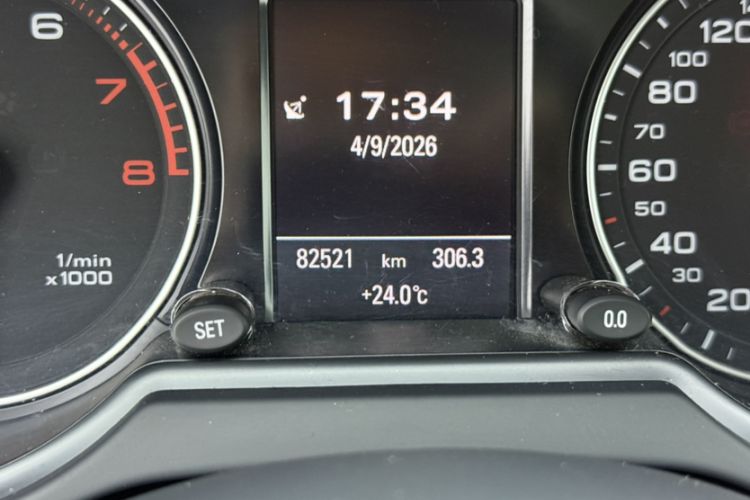 Used Audi Q5 2013 40 TFSI Comfort Edition Odometer Close Up